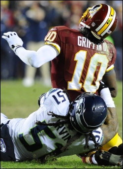 Bruce Irvin sacks RG3